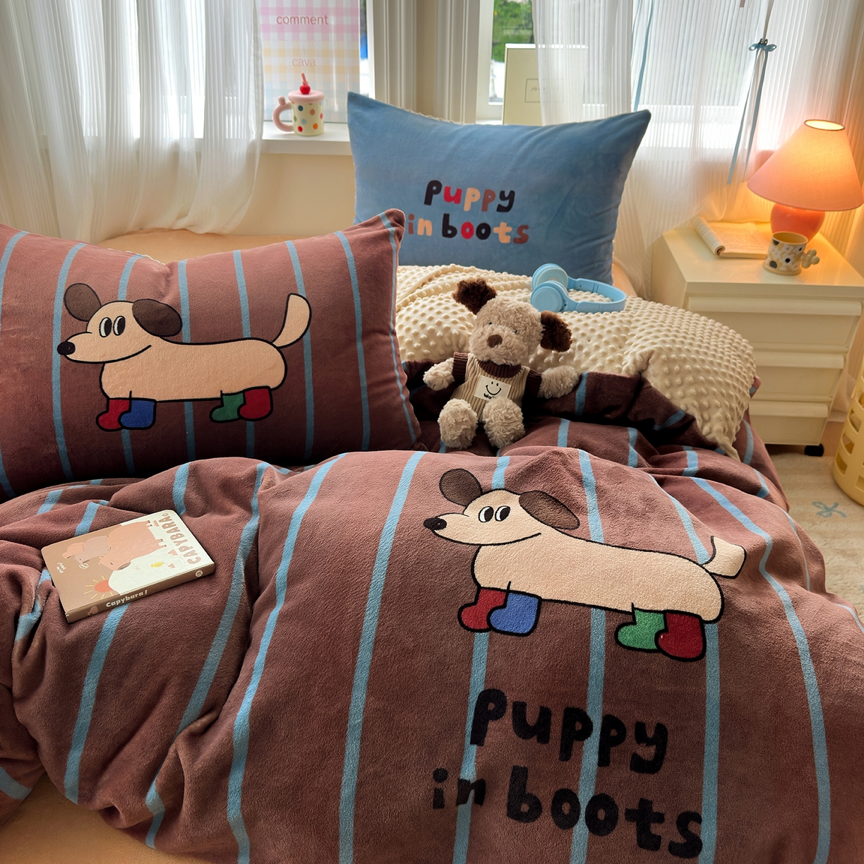 91家纺网 家纺一手货源 找家纺 星期八 2025新款卡通大版牛奶绒豆豆绒数码印花四件套 腊肠狗