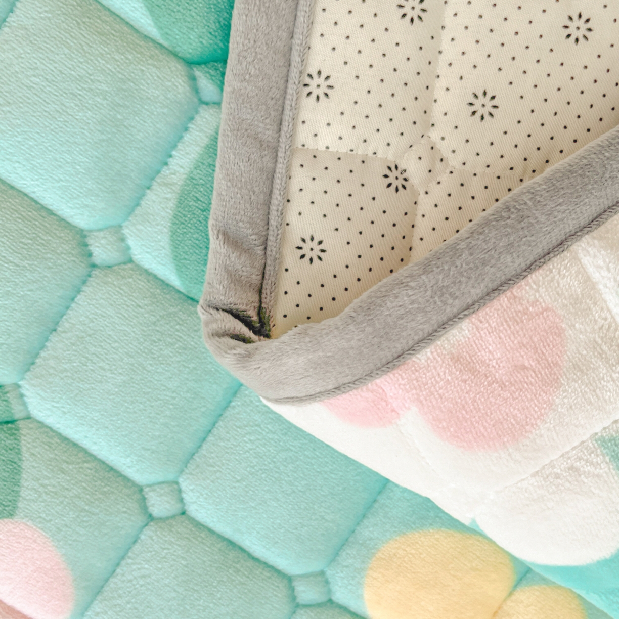 91家纺网 家纺一手货源 找家纺 小叮当家纺仓储工厂店 2025新款牛奶绒夹棉印花床垫床护垫大床图 绒床垫-花暖香风绿色