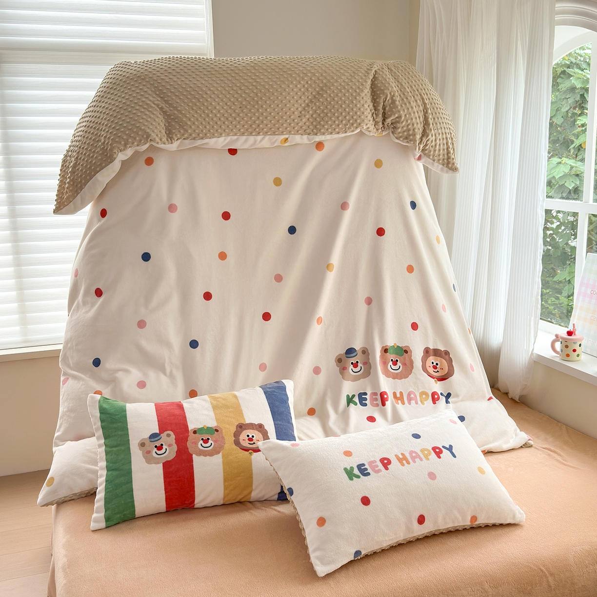 91家纺网 家纺一手货源 找家纺 星期八 2025新款卡通大版牛奶绒豆豆绒数码印花四件套 三只熊