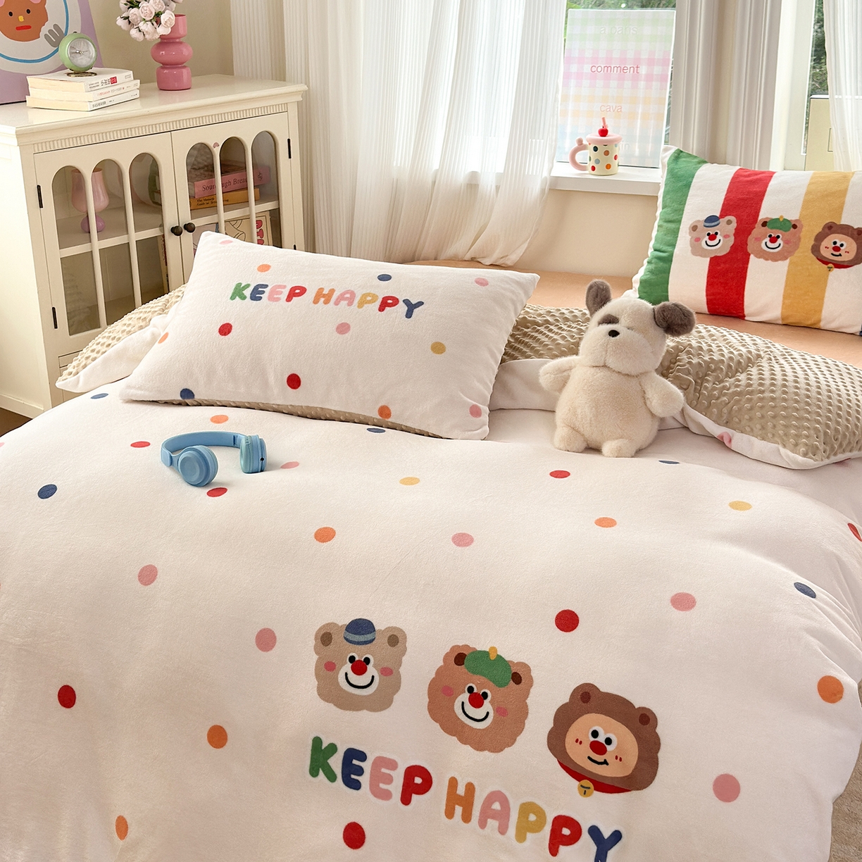 91家纺网 家纺一手货源 找家纺 星期八 2025新款卡通大版牛奶绒豆豆绒数码印花四件套 三只熊