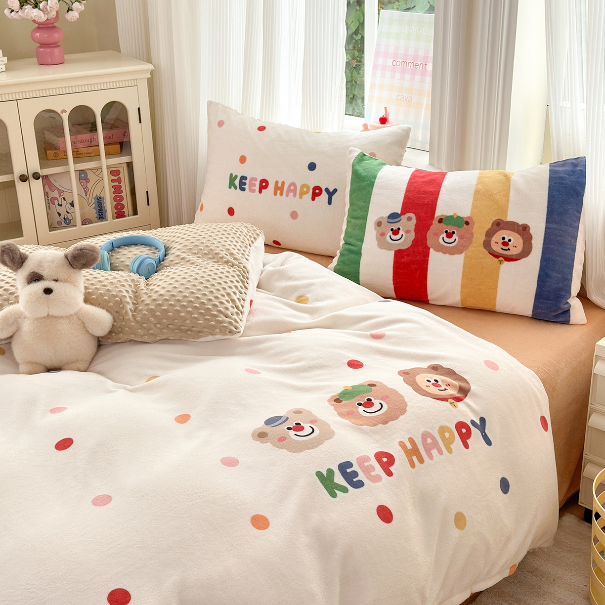 91家纺网 家纺一手货源 找家纺 星期八 2025新款卡通大版牛奶绒豆豆绒数码印花四件套 三只熊