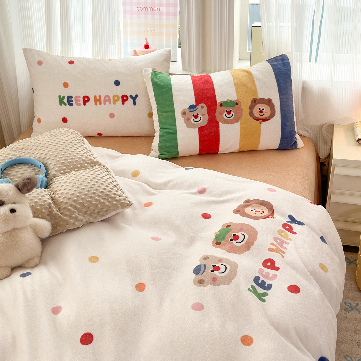 91家纺网 家纺一手货源 找家纺 星期八 2025新款卡通大版牛奶绒豆豆绒数码印花四件套 三只熊