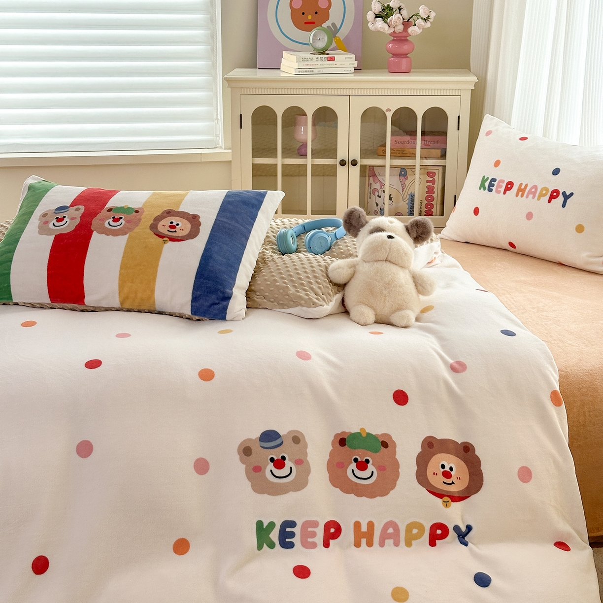 91家纺网 家纺一手货源 找家纺 星期八 2025新款卡通大版牛奶绒豆豆绒数码印花四件套 三只熊