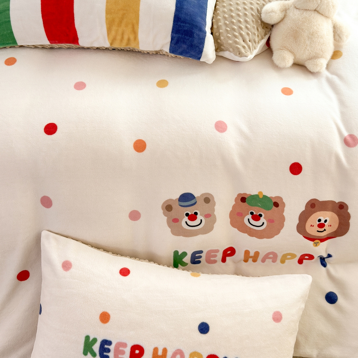 91家纺网 家纺一手货源 找家纺 星期八 2025新款卡通大版牛奶绒豆豆绒数码印花四件套 三只熊