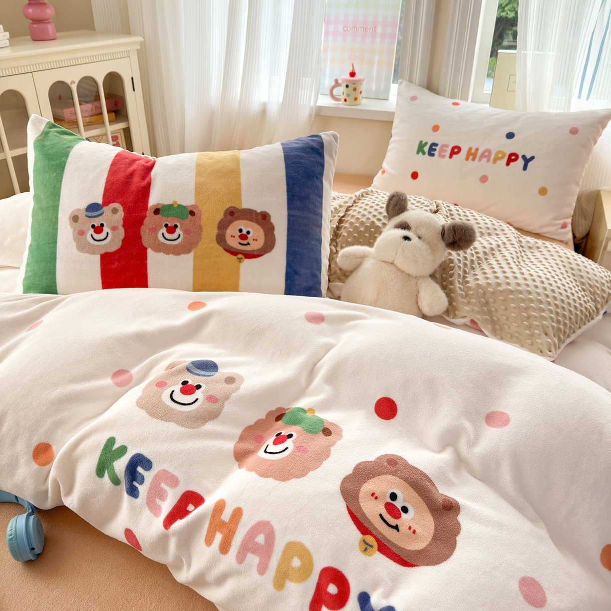 91家纺网 家纺一手货源 找家纺 星期八 2025新款卡通大版牛奶绒豆豆绒数码印花四件套 三只熊