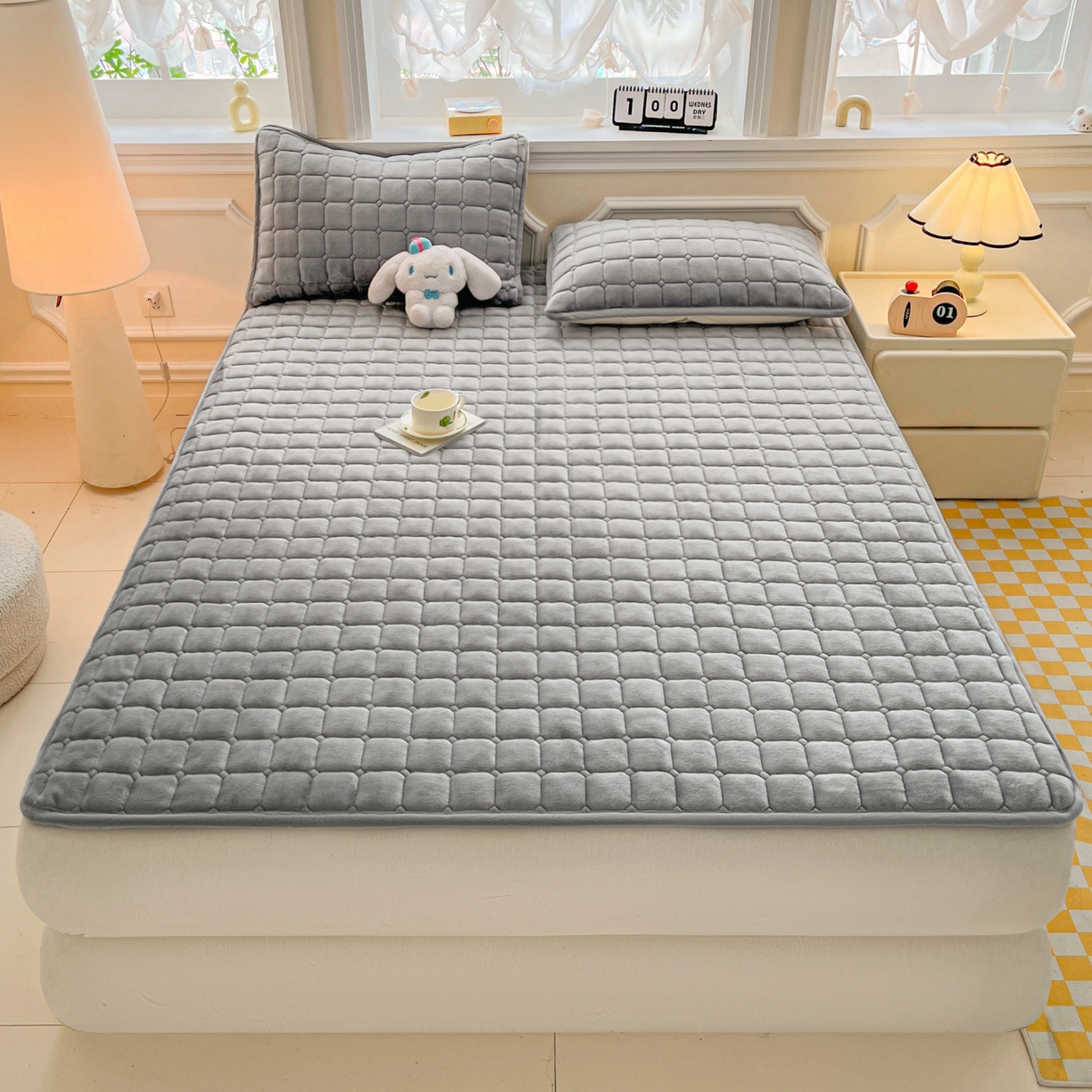 91家纺网 家纺一手货源 找家纺 小叮当家纺仓储工厂店 2025新款牛奶绒夹棉印花床垫床护垫大床图 绒床垫-灰色