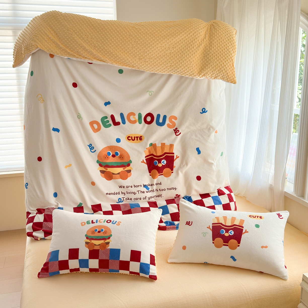 91家纺网 家纺一手货源 找家纺 星期八 2025新款卡通大版牛奶绒豆豆绒数码印花四件套 薯条汉堡