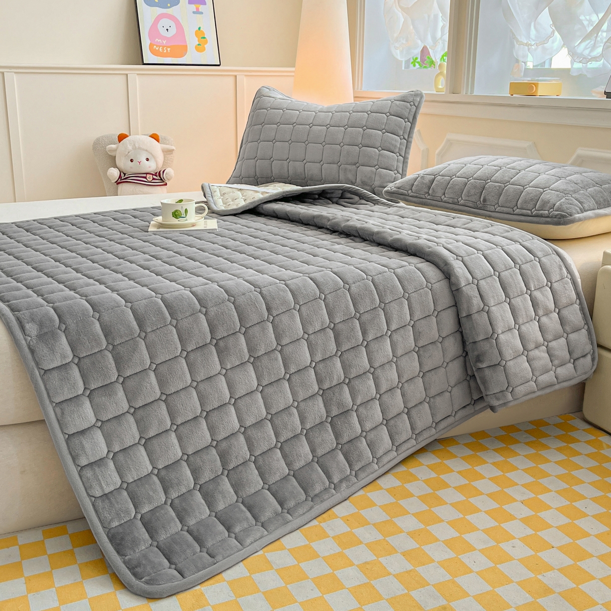 91家纺网 家纺一手货源 找家纺 小叮当家纺仓储工厂店 2025新款牛奶绒夹棉印花床垫床护垫大床图 绒床垫-灰色