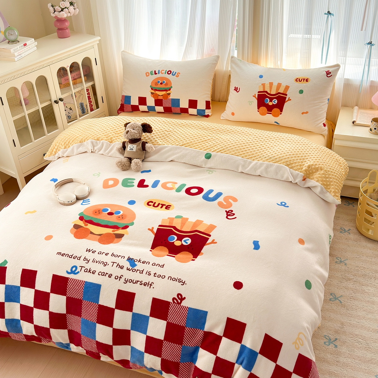 91家纺网 家纺一手货源 找家纺 星期八 2025新款卡通大版牛奶绒豆豆绒数码印花四件套 薯条汉堡