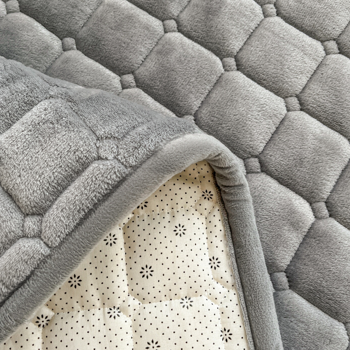 91家纺网 家纺一手货源 找家纺 小叮当家纺仓储工厂店 2025新款牛奶绒夹棉印花床垫床护垫大床图 绒床垫-灰色