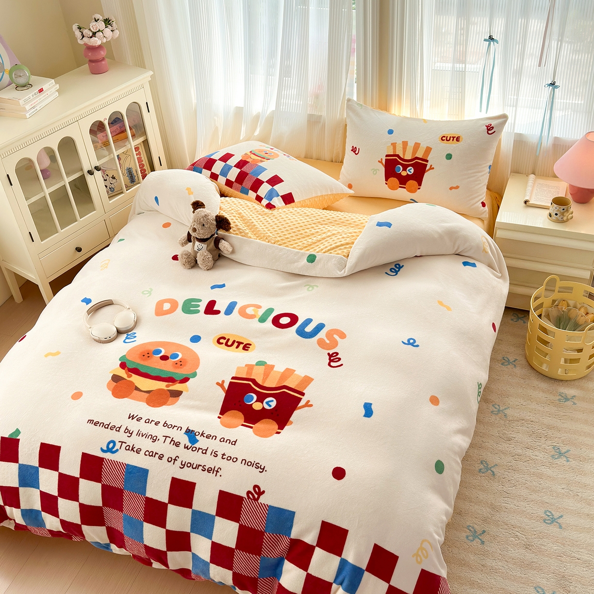 91家纺网 家纺一手货源 找家纺 星期八 2025新款卡通大版牛奶绒豆豆绒数码印花四件套 薯条汉堡