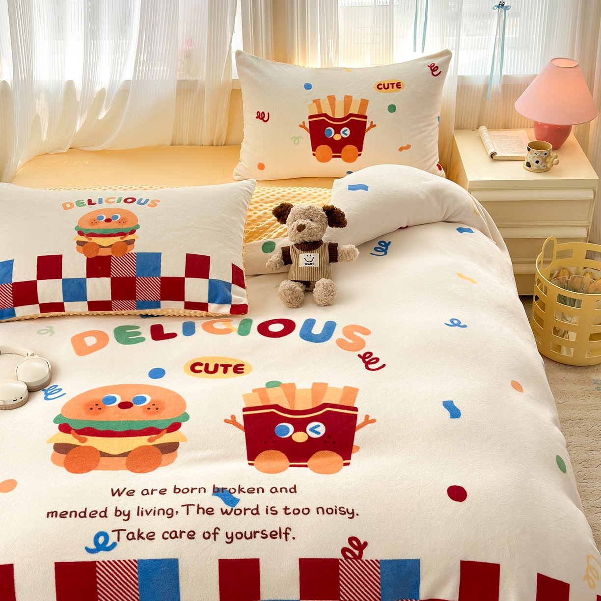 91家纺网 家纺一手货源 找家纺 星期八 2025新款卡通大版牛奶绒豆豆绒数码印花四件套 薯条汉堡