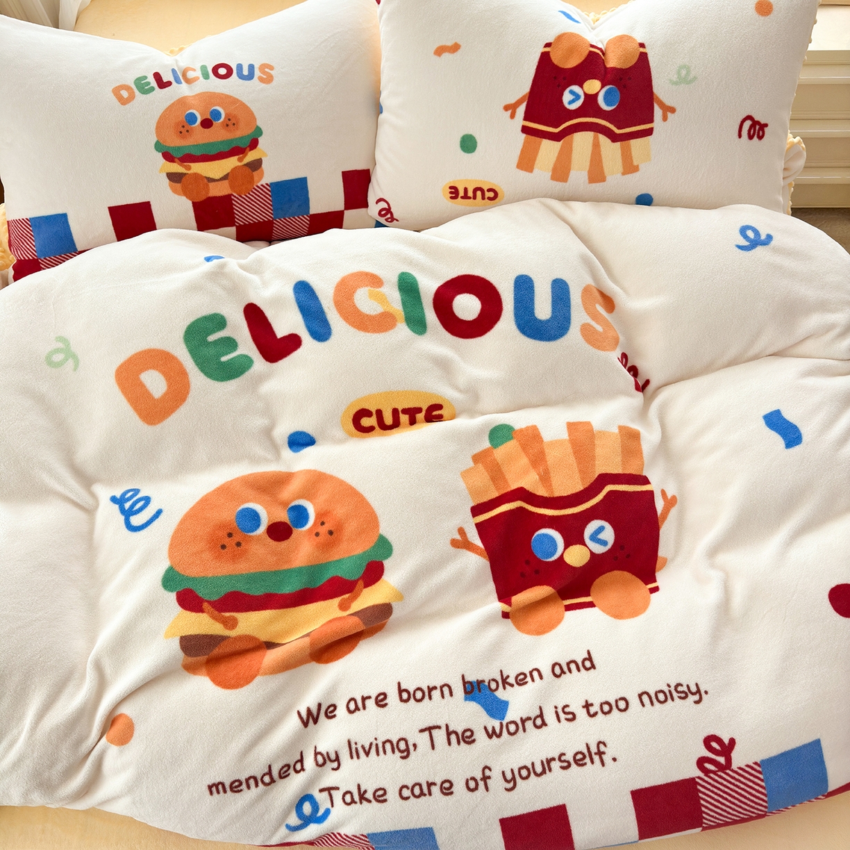 91家纺网 家纺一手货源 找家纺 星期八 2025新款卡通大版牛奶绒豆豆绒数码印花四件套 薯条汉堡