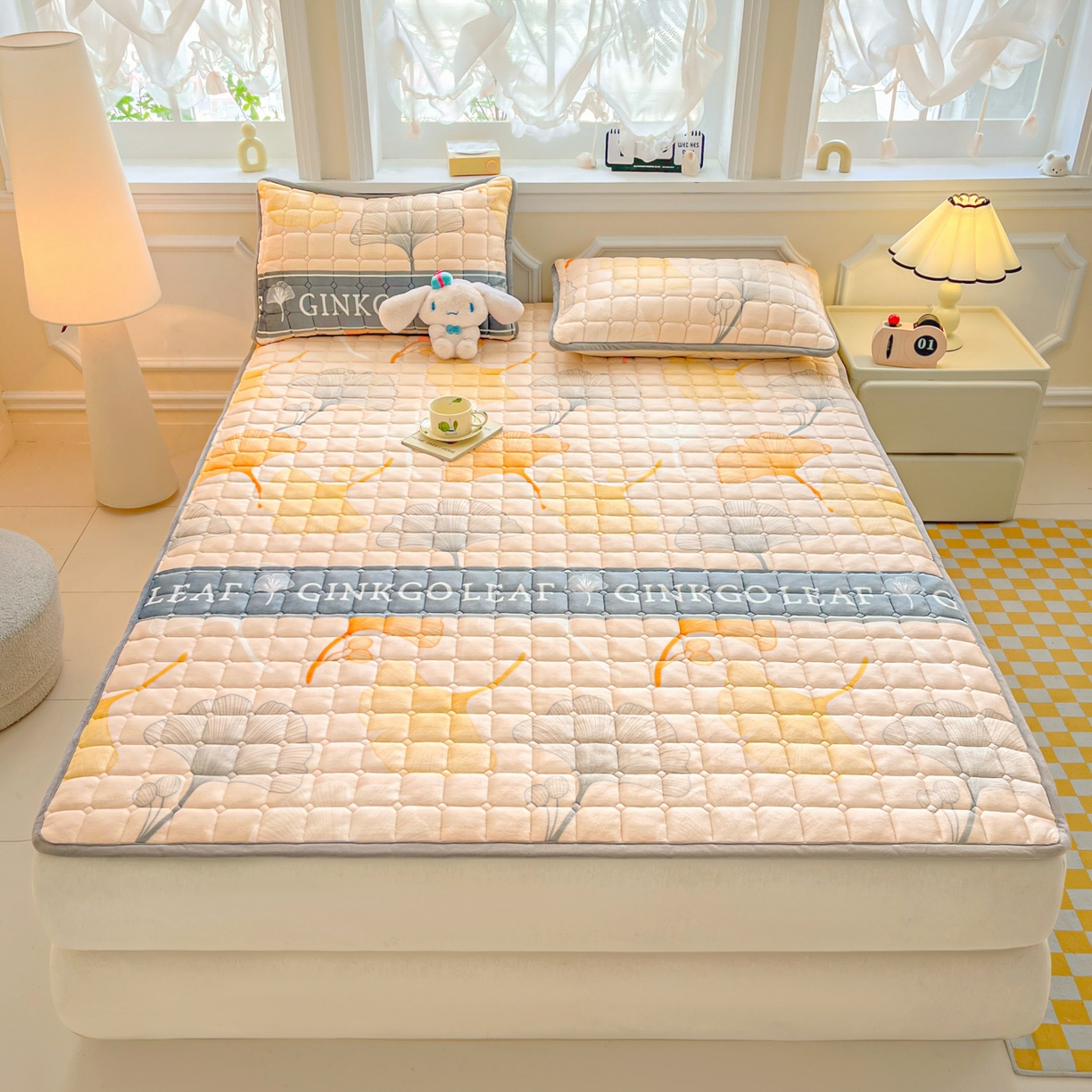 91家纺网 家纺一手货源 找家纺 小叮当家纺仓储工厂店 2025新款牛奶绒夹棉印花床垫床护垫大床图 绒床垫-流金岁月