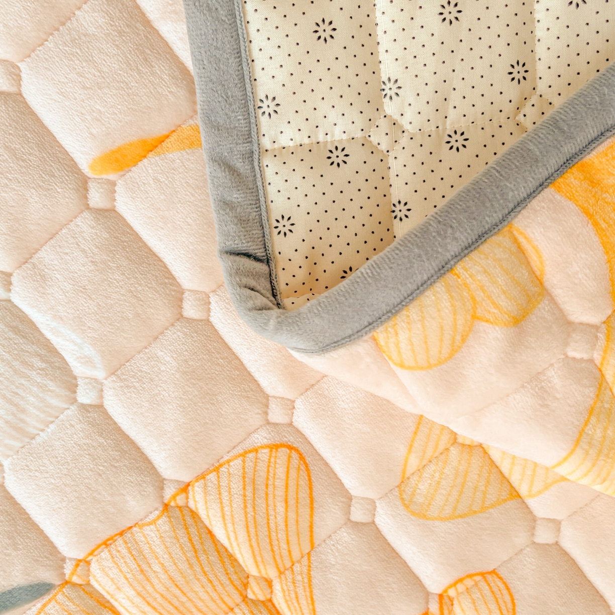 91家纺网 家纺一手货源 找家纺 小叮当家纺仓储工厂店 2025新款牛奶绒夹棉印花床垫床护垫大床图 绒床垫-流金岁月