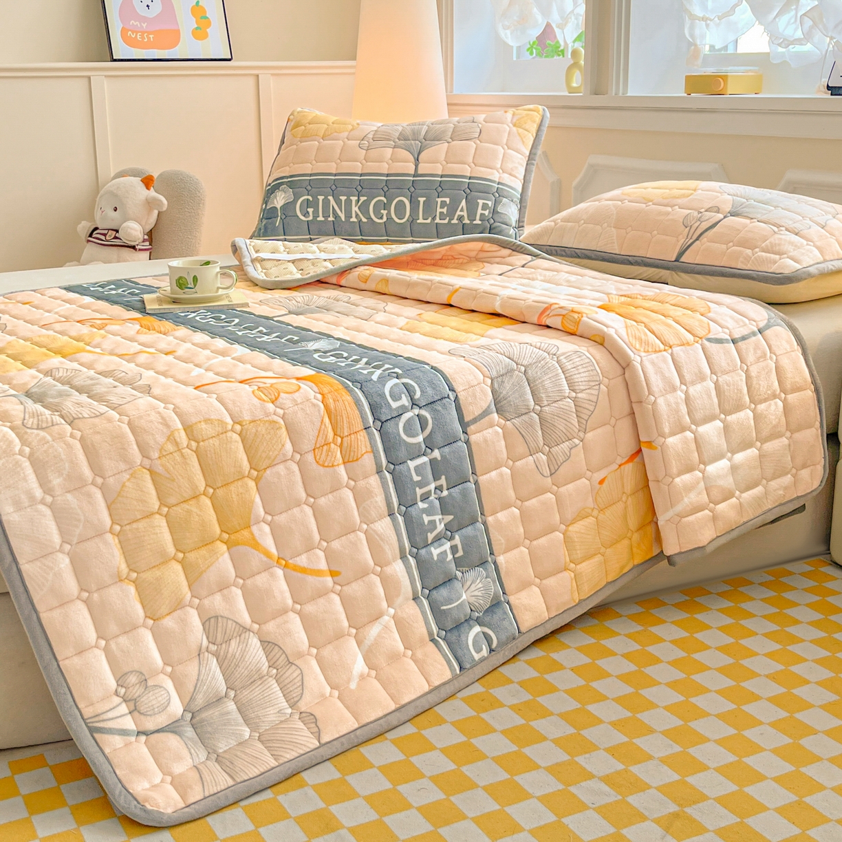 91家纺网 家纺一手货源 找家纺 小叮当家纺仓储工厂店 2025新款牛奶绒夹棉印花床垫床护垫大床图 绒床垫-流金岁月