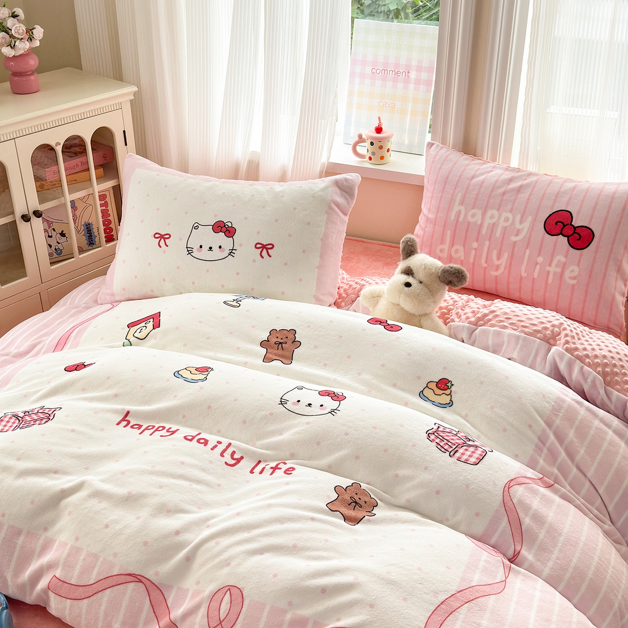 91家纺网 家纺一手货源 找家纺 星期八 2025新款卡通大版牛奶绒豆豆绒数码印花四件套 甜品猫咪