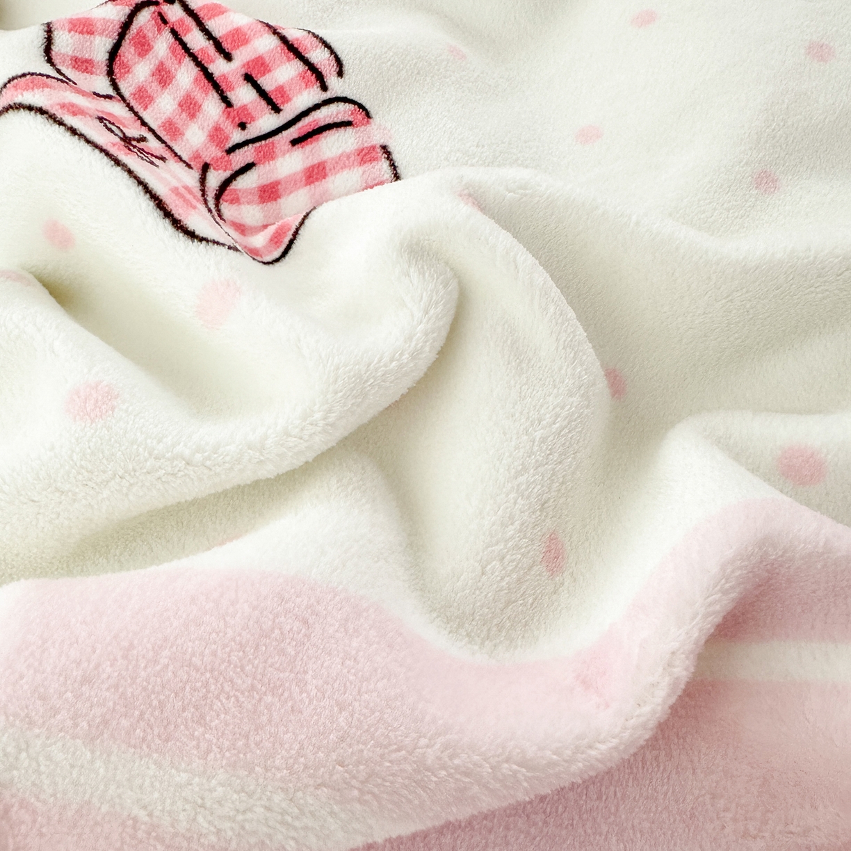 91家纺网 家纺一手货源 找家纺 星期八 2025新款卡通大版牛奶绒豆豆绒数码印花四件套 甜品猫咪