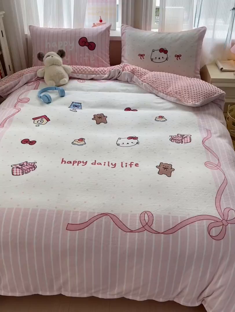 91家纺网 家纺一手货源 找家纺 星期八 2025新款卡通大版牛奶绒豆豆绒数码印花四件套 甜品猫咪