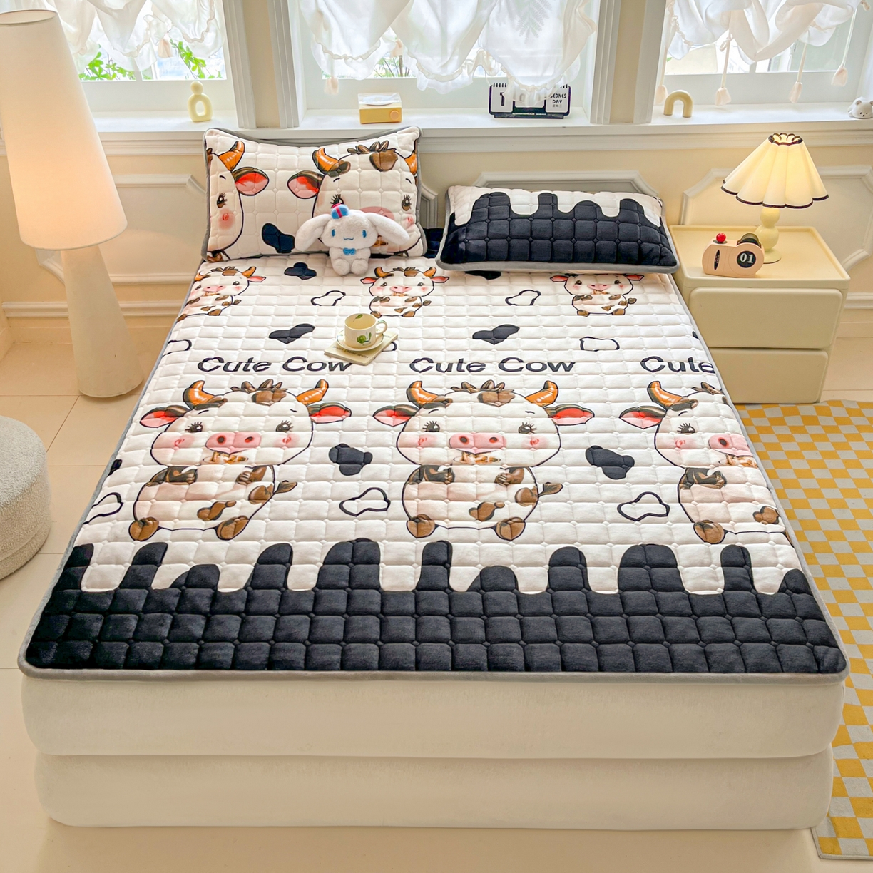 91家纺网 家纺一手货源 找家纺 小叮当家纺仓储工厂店 2025新款牛奶绒夹棉印花床垫床护垫大床图 绒床垫-萌小牛