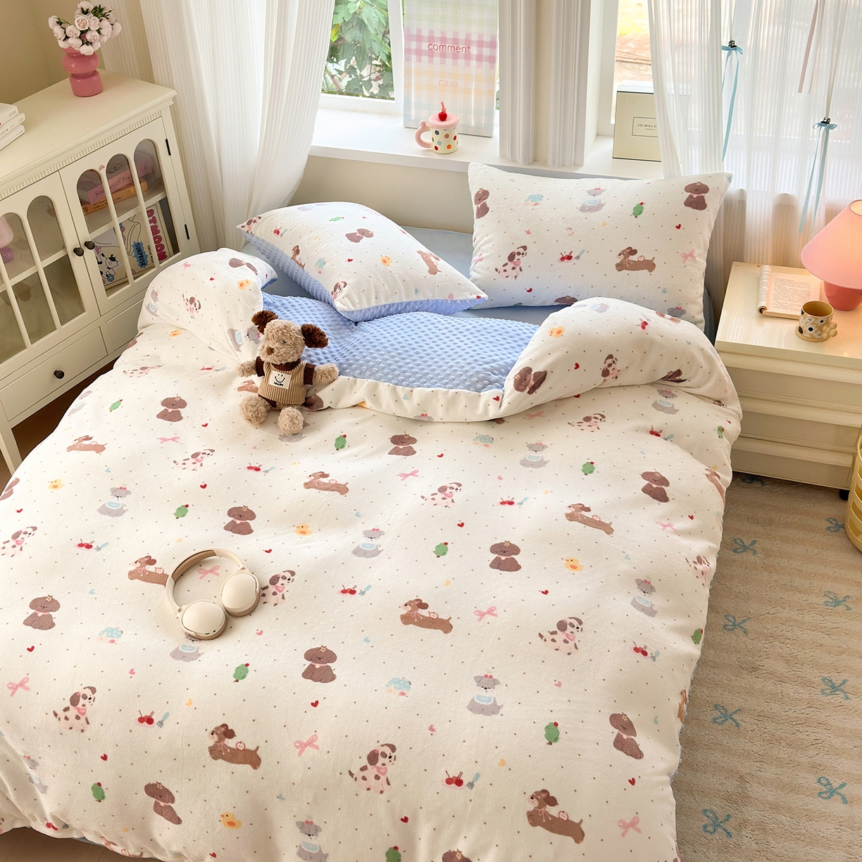 91家纺网 家纺一手货源 找家纺 星期八 2025新款卡通大版牛奶绒豆豆绒数码印花四件套 汪汪队