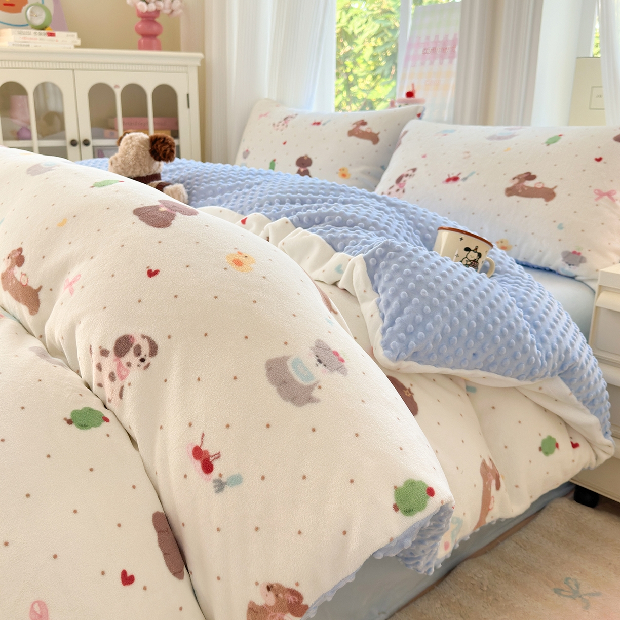 91家纺网 家纺一手货源 找家纺 星期八 2025新款卡通大版牛奶绒豆豆绒数码印花四件套 汪汪队