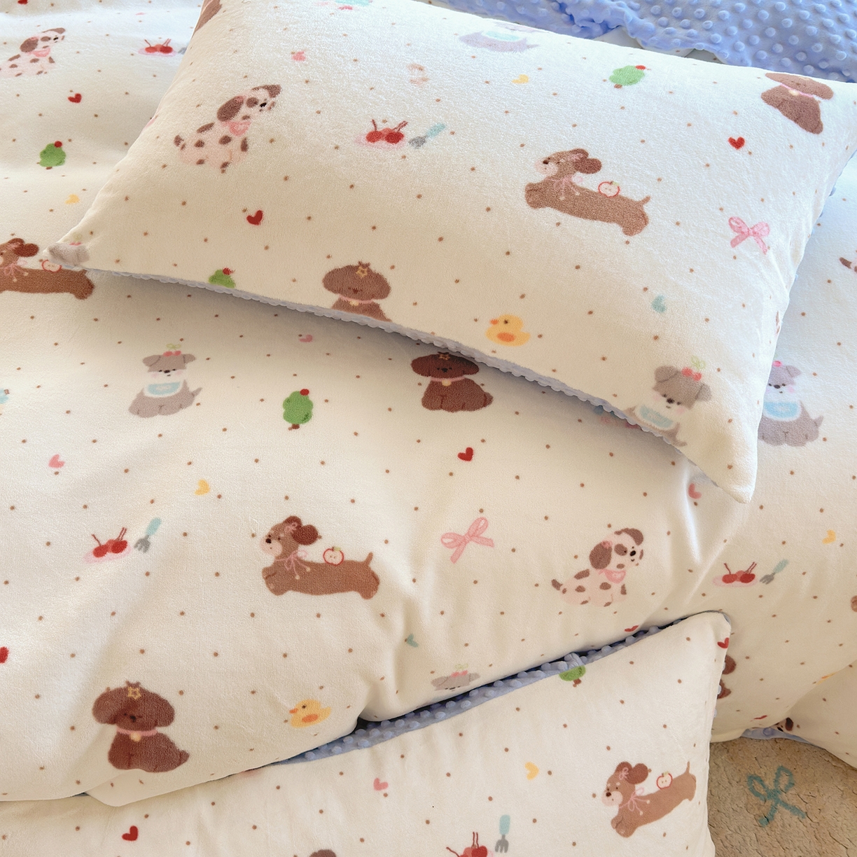 91家纺网 家纺一手货源 找家纺 星期八 2025新款卡通大版牛奶绒豆豆绒数码印花四件套 汪汪队