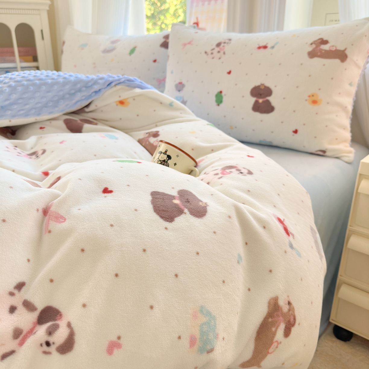 91家纺网 家纺一手货源 找家纺 星期八 2025新款卡通大版牛奶绒豆豆绒数码印花四件套 汪汪队