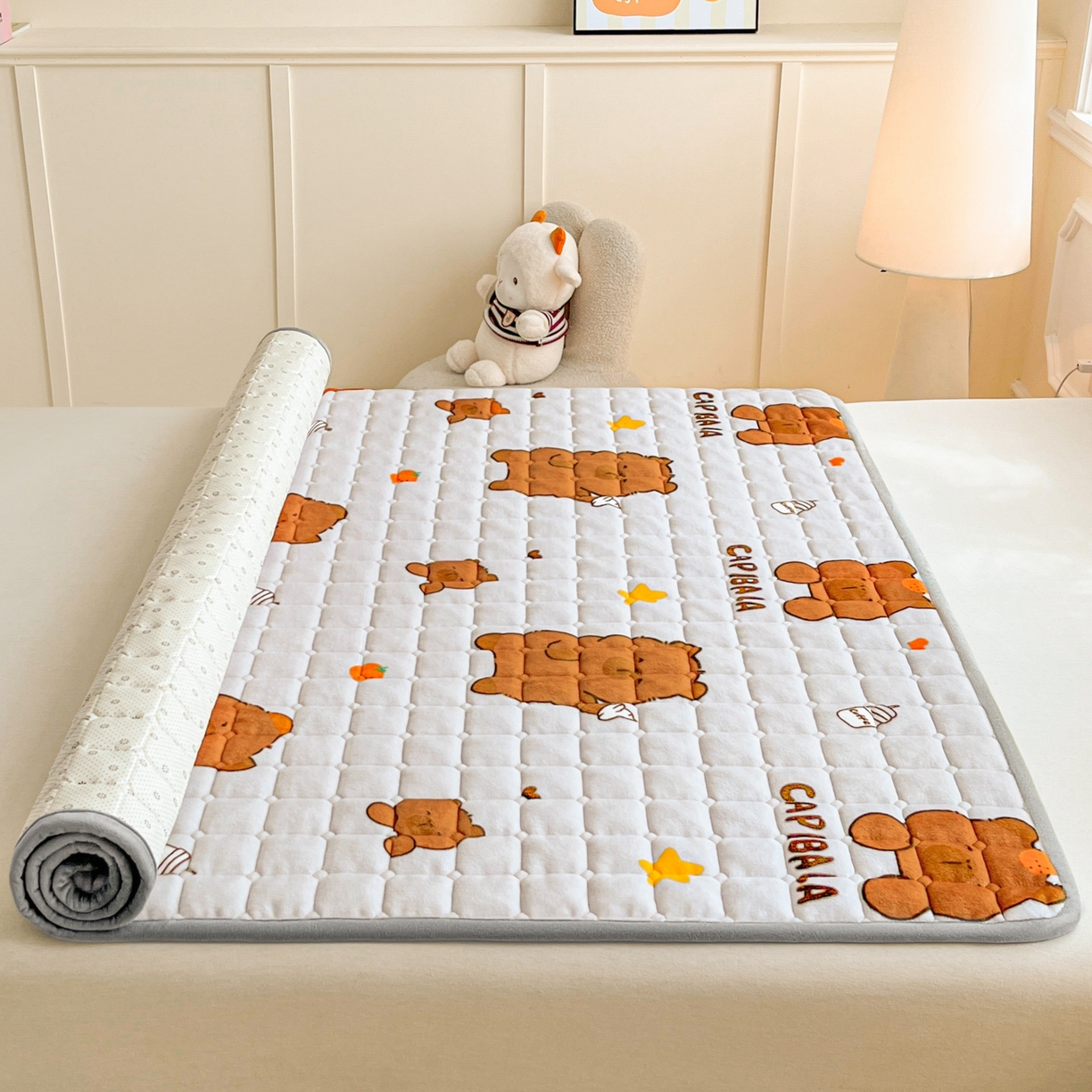 91家纺网 家纺一手货源 找家纺 小叮当家纺仓储工厂店 2025新款牛奶绒夹棉印花床垫床护垫大床图 绒床垫-奶茶屯屯灰