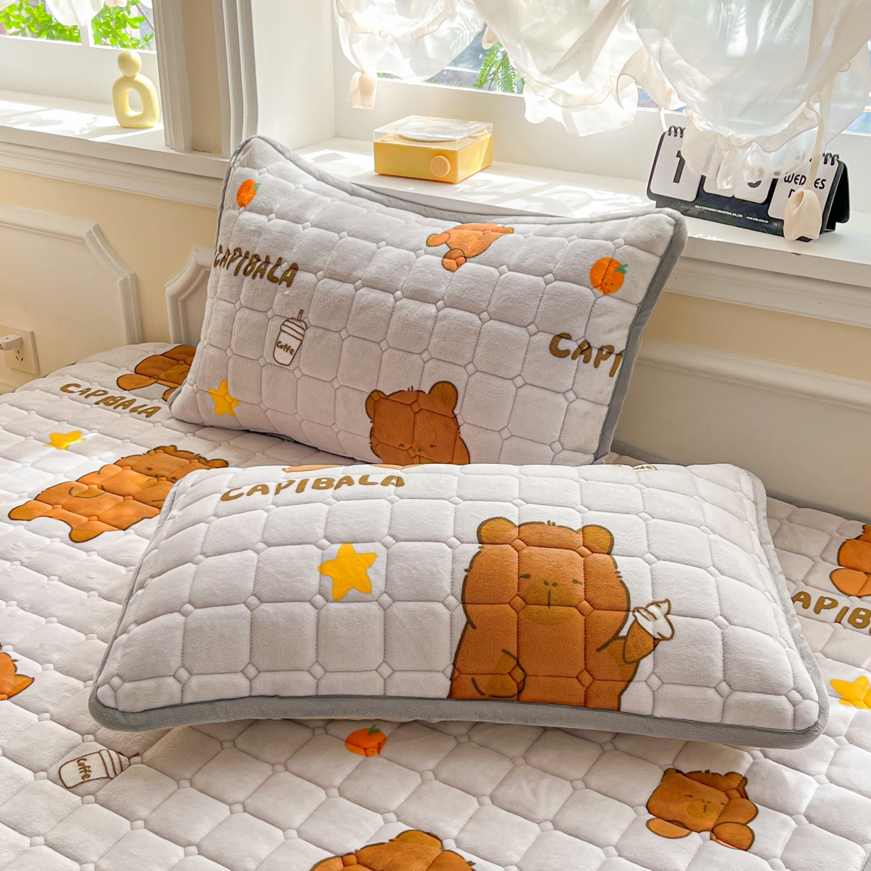 91家纺网 家纺一手货源 找家纺 小叮当家纺仓储工厂店 2025新款牛奶绒夹棉印花床垫床护垫大床图 绒床垫-奶茶屯屯灰