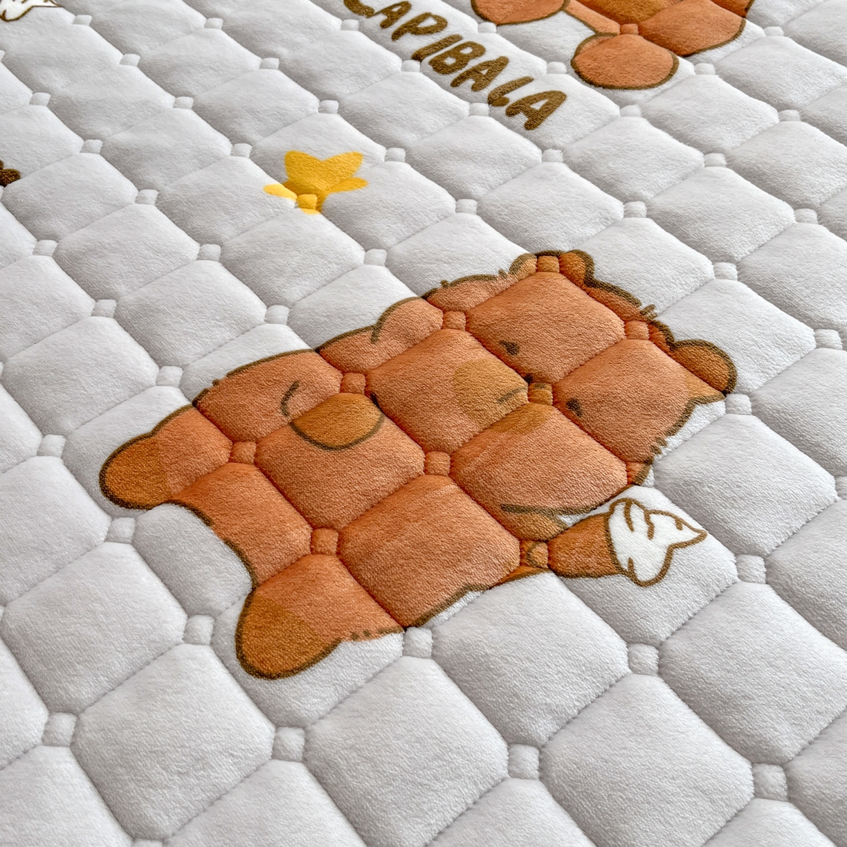 91家纺网 家纺一手货源 找家纺 小叮当家纺仓储工厂店 2025新款牛奶绒夹棉印花床垫床护垫大床图 绒床垫-奶茶屯屯灰