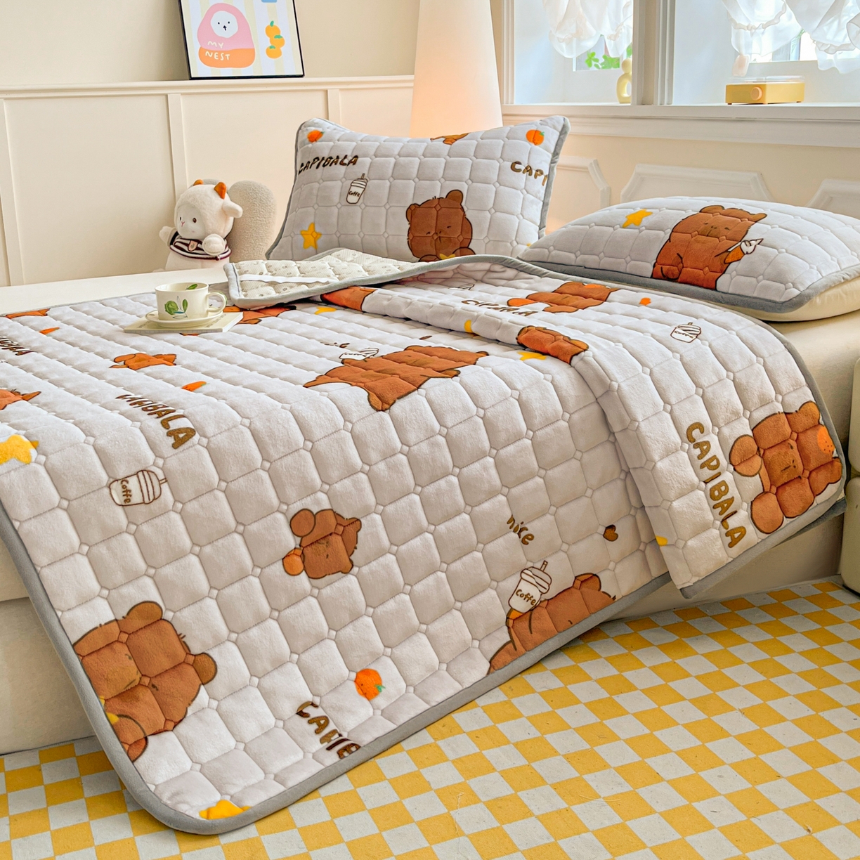 91家纺网 家纺一手货源 找家纺 小叮当家纺仓储工厂店 2025新款牛奶绒夹棉印花床垫床护垫大床图 绒床垫-奶茶屯屯灰