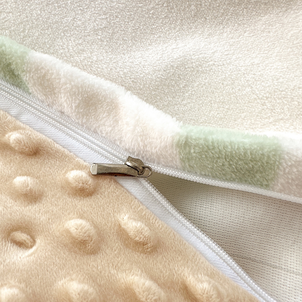 91家纺网 家纺一手货源 找家纺 星期八 2025新款卡通大版牛奶绒豆豆绒数码印花四件套 香蕉猴