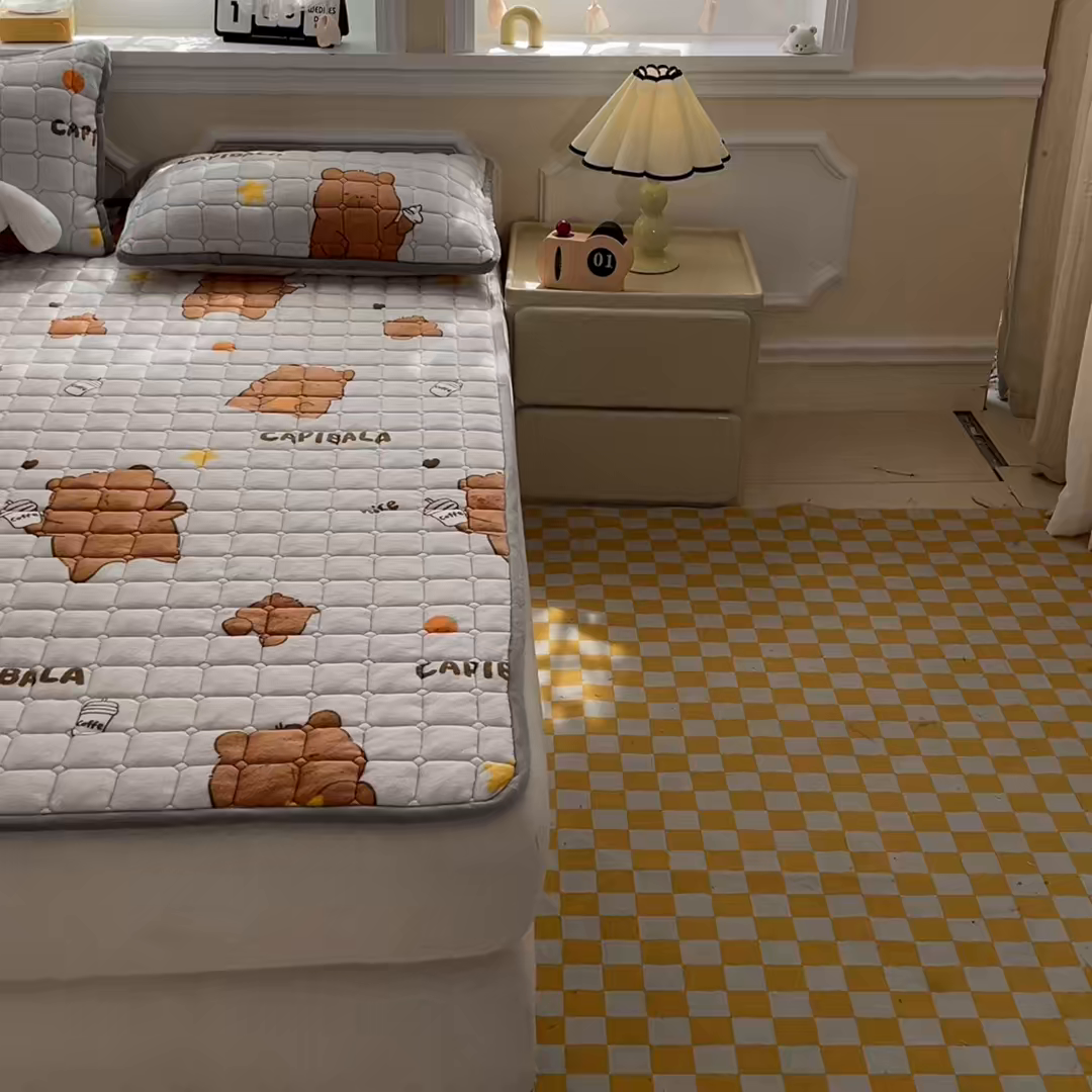 91家纺网 家纺一手货源 找家纺 小叮当家纺仓储工厂店 2025新款牛奶绒夹棉印花床垫床护垫大床图 绒床垫-奶茶屯屯灰