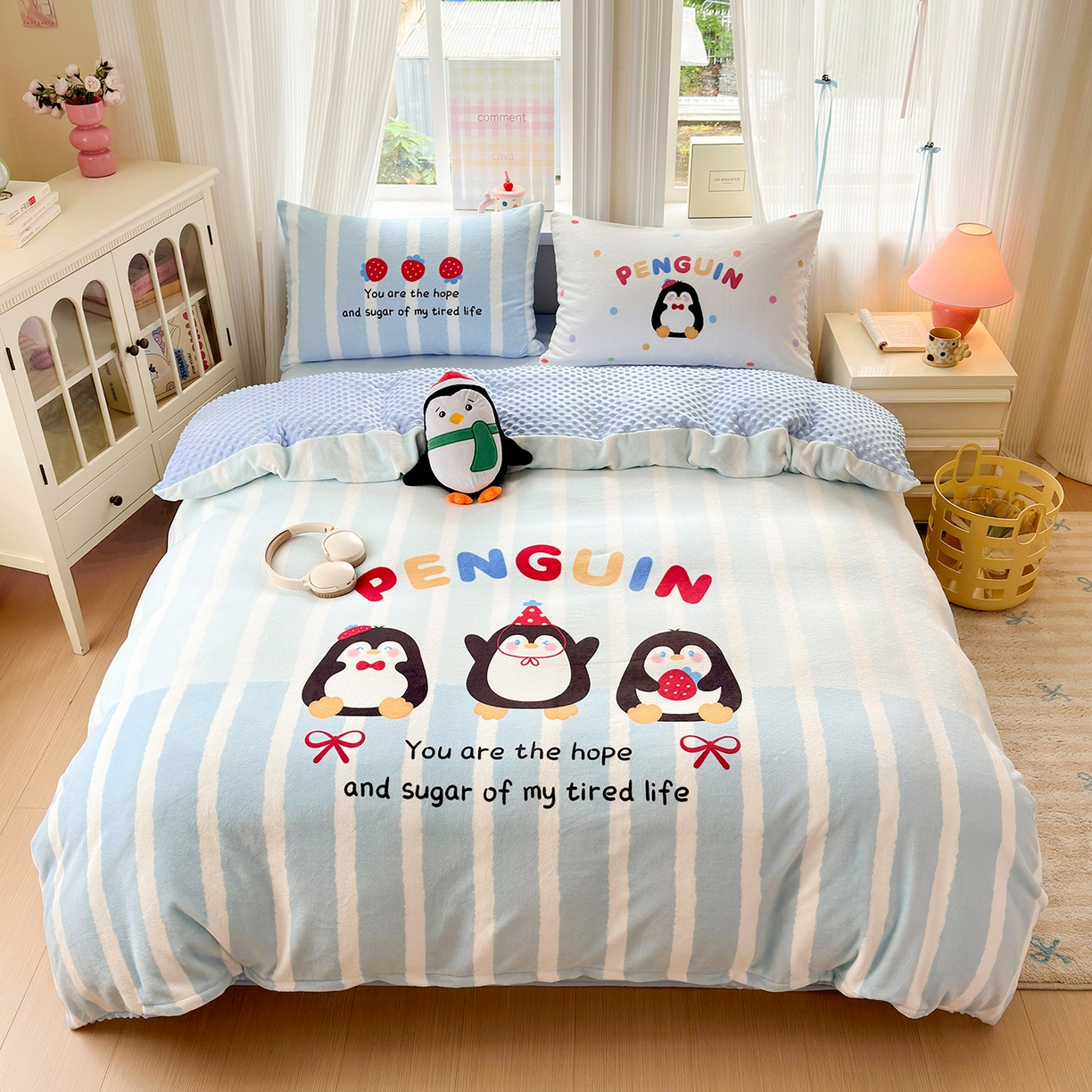 星期八 2025新款卡通大版牛奶绒豆豆绒数码印花四件套 小企鹅