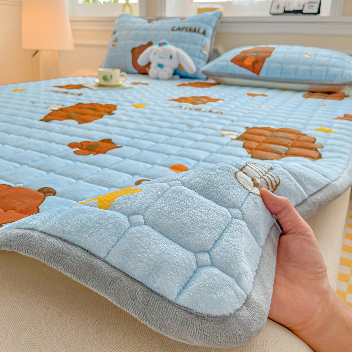 小叮当家纺仓储工厂店 2025新款牛奶绒夹棉印花床垫床护垫大床图 绒床垫-奶茶屯屯蓝色