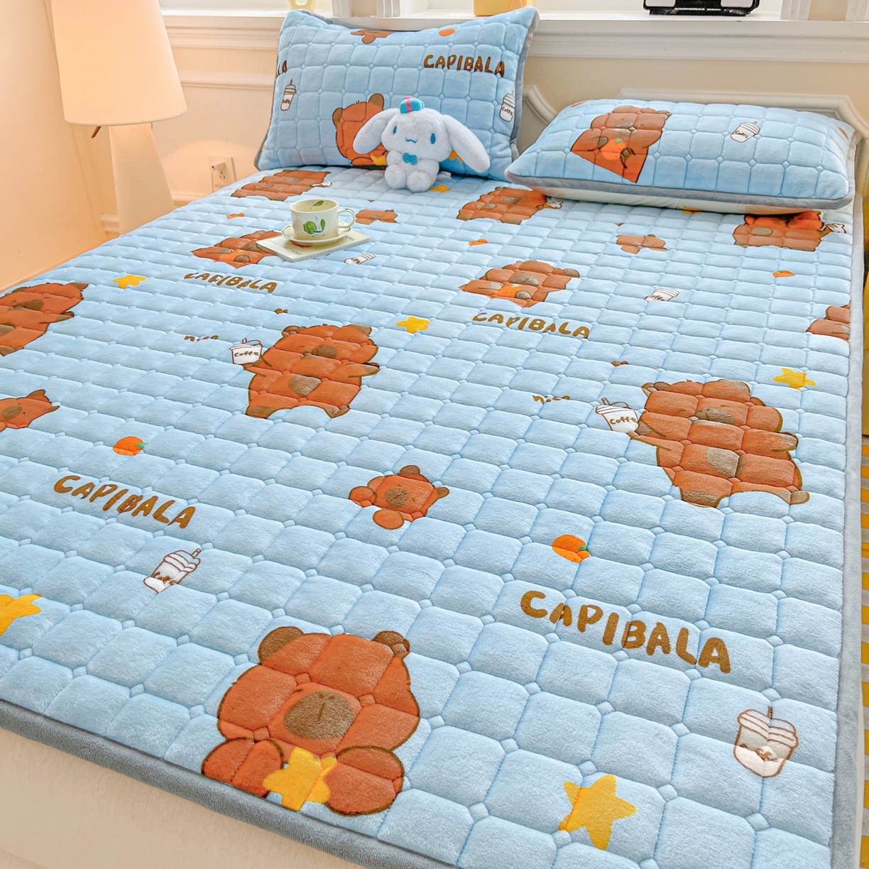 91家纺网 家纺一手货源 找家纺 小叮当家纺仓储工厂店 2025新款牛奶绒夹棉印花床垫床护垫大床图 绒床垫-奶茶屯屯蓝色