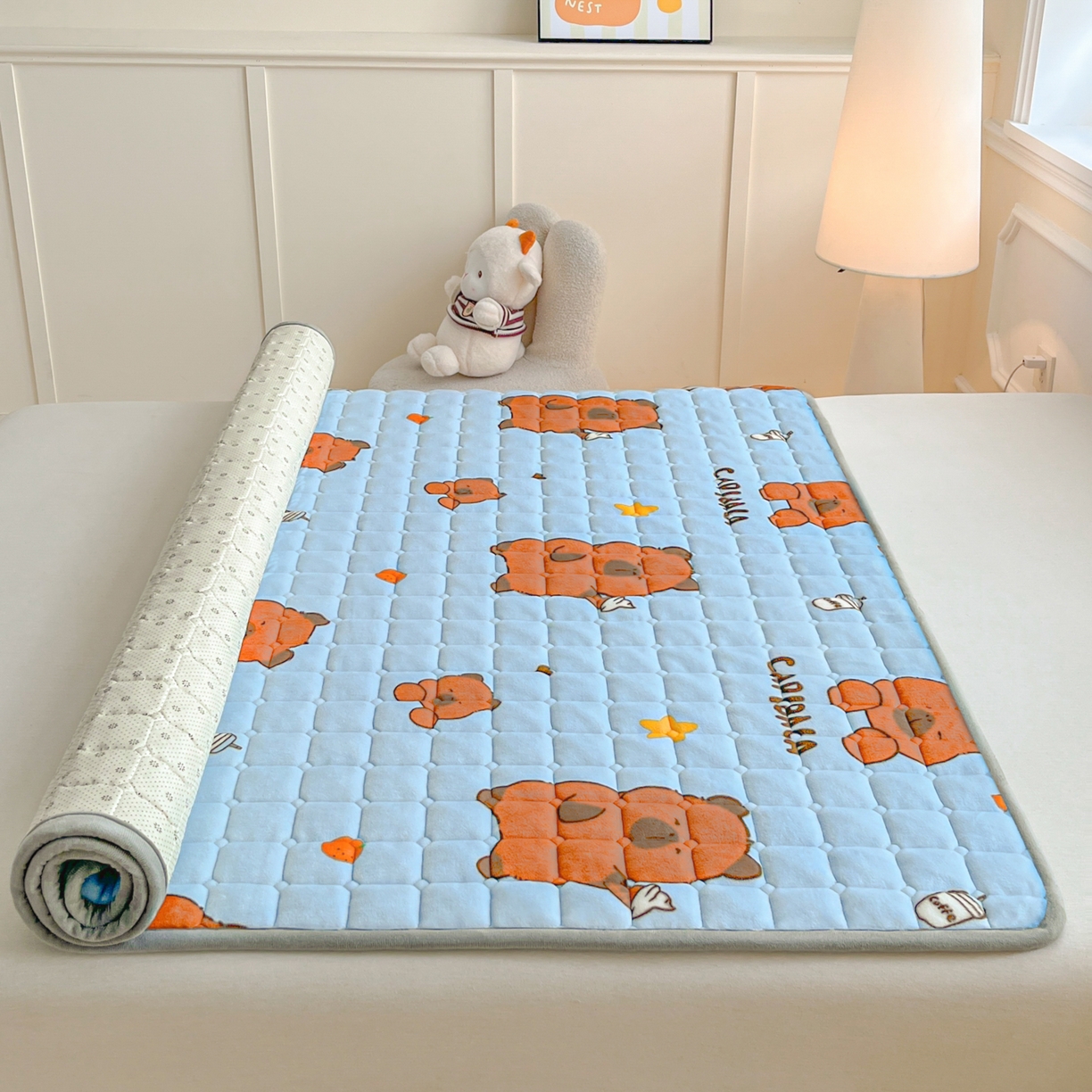 91家纺网 家纺一手货源 找家纺 小叮当家纺仓储工厂店 2025新款牛奶绒夹棉印花床垫床护垫大床图 绒床垫-奶茶屯屯蓝色