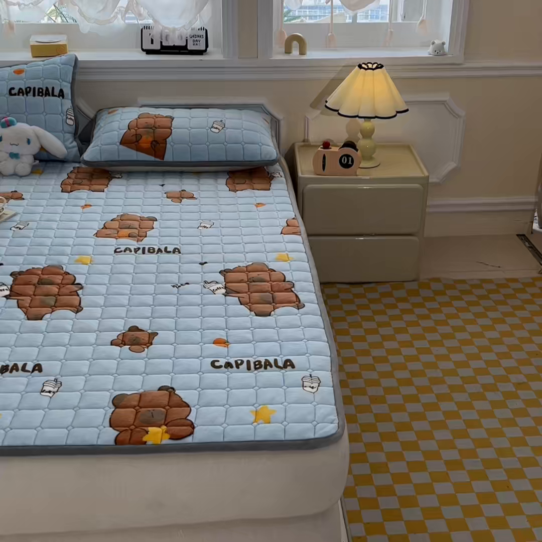 91家纺网 家纺一手货源 找家纺 小叮当家纺仓储工厂店 2025新款牛奶绒夹棉印花床垫床护垫大床图 绒床垫-奶茶屯屯蓝色