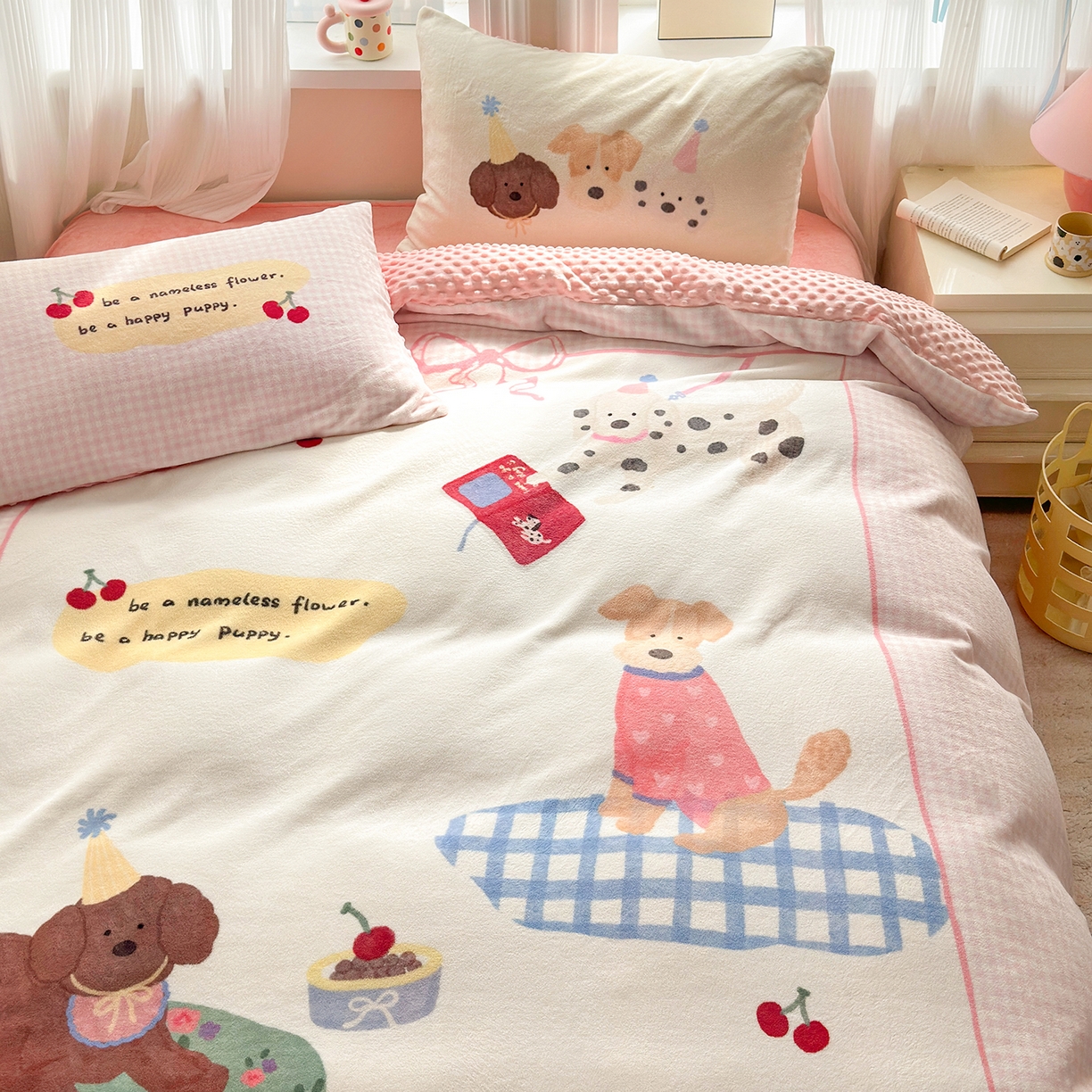 91家纺网 家纺一手货源 找家纺 星期八 2025新款卡通大版牛奶绒豆豆绒数码印花四件套 油画小狗