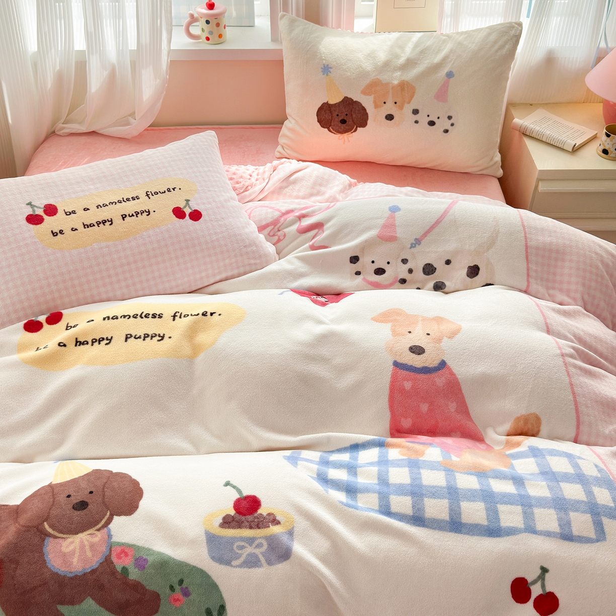 91家纺网 家纺一手货源 找家纺 星期八 2025新款卡通大版牛奶绒豆豆绒数码印花四件套 油画小狗