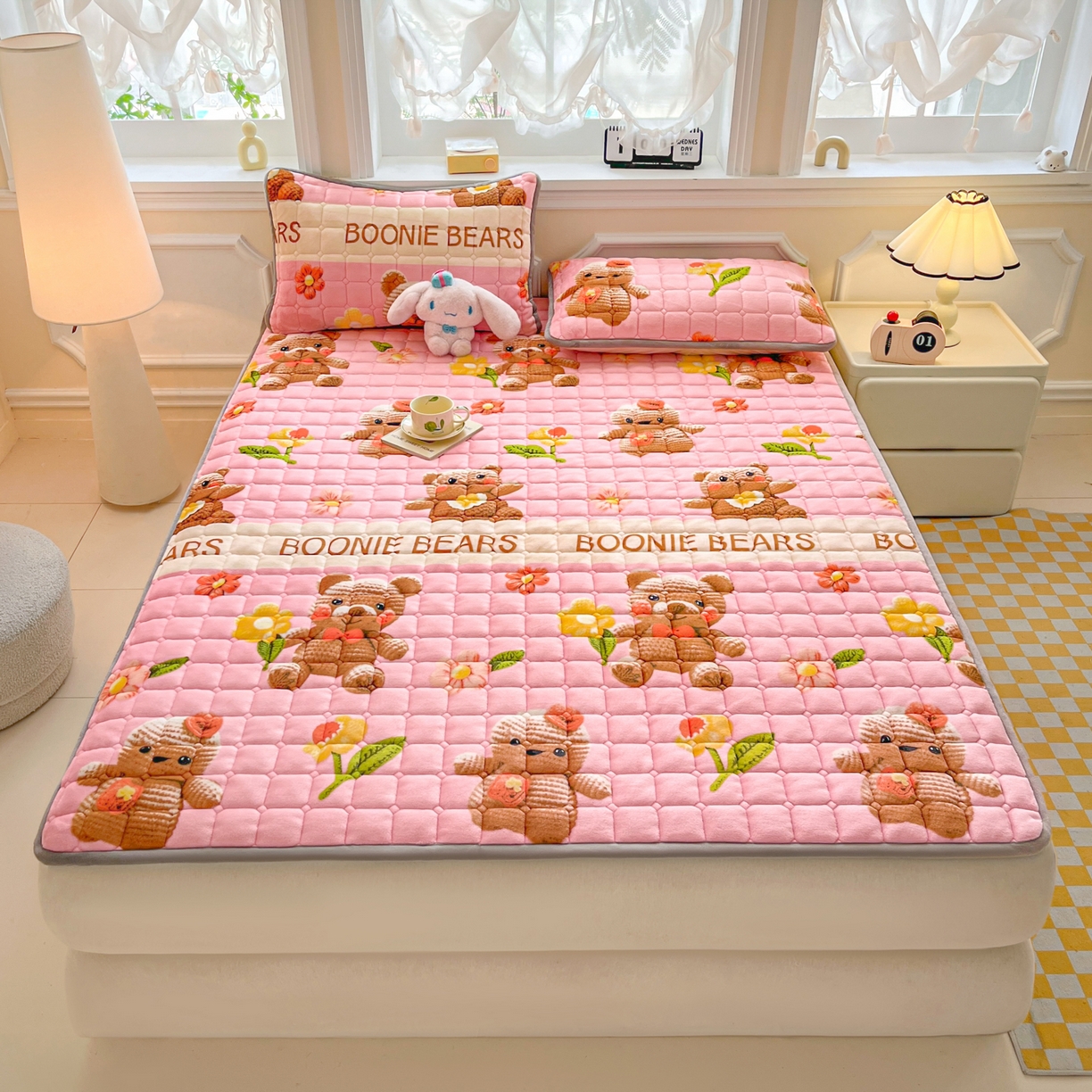 91家纺网 家纺一手货源 找家纺 小叮当家纺仓储工厂店 2025新款牛奶绒夹棉印花床垫床护垫大床图 绒床垫-奶油小熊粉