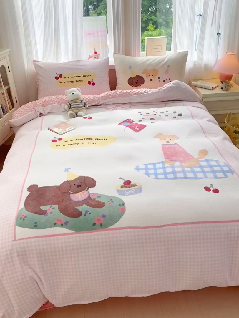 91家纺网 家纺一手货源 找家纺 星期八 2025新款卡通大版牛奶绒豆豆绒数码印花四件套 油画小狗