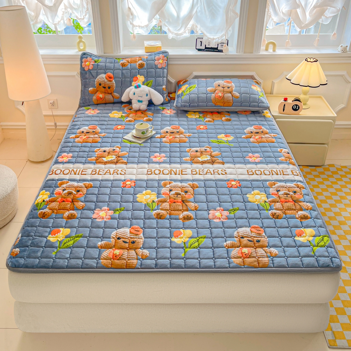 91家纺网 家纺一手货源 找家纺 小叮当家纺仓储工厂店 2025新款牛奶绒夹棉印花床垫床护垫大床图 绒床垫-奶油小熊灰