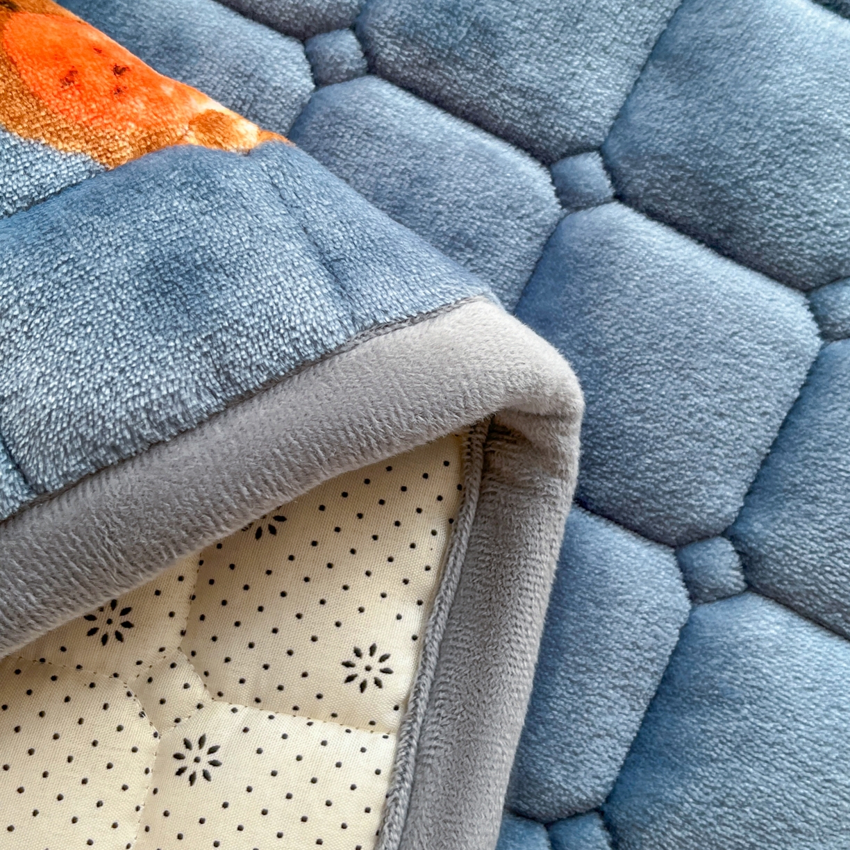 91家纺网 家纺一手货源 找家纺 小叮当家纺仓储工厂店 2025新款牛奶绒夹棉印花床垫床护垫大床图 绒床垫-奶油小熊灰