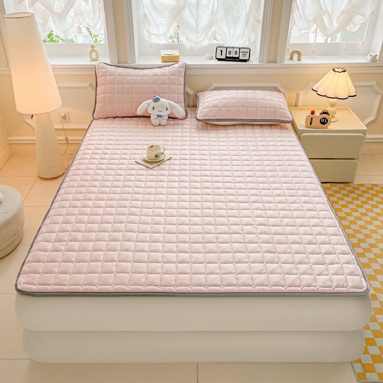 91家纺网 家纺一手货源 找家纺 小叮当家纺仓储工厂店 2025新款牛奶绒夹棉印花床垫床护垫大床图 绒床垫-藕粉