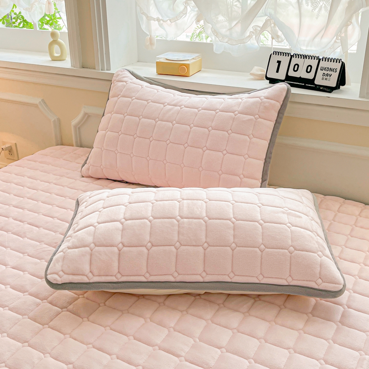 91家纺网 家纺一手货源 找家纺 小叮当家纺仓储工厂店 2025新款牛奶绒夹棉印花床垫床护垫大床图 绒床垫-藕粉