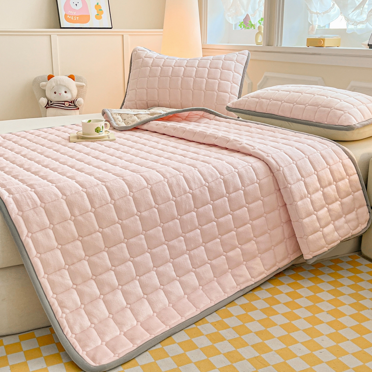 91家纺网 家纺一手货源 找家纺 小叮当家纺仓储工厂店 2025新款牛奶绒夹棉印花床垫床护垫大床图 绒床垫-藕粉