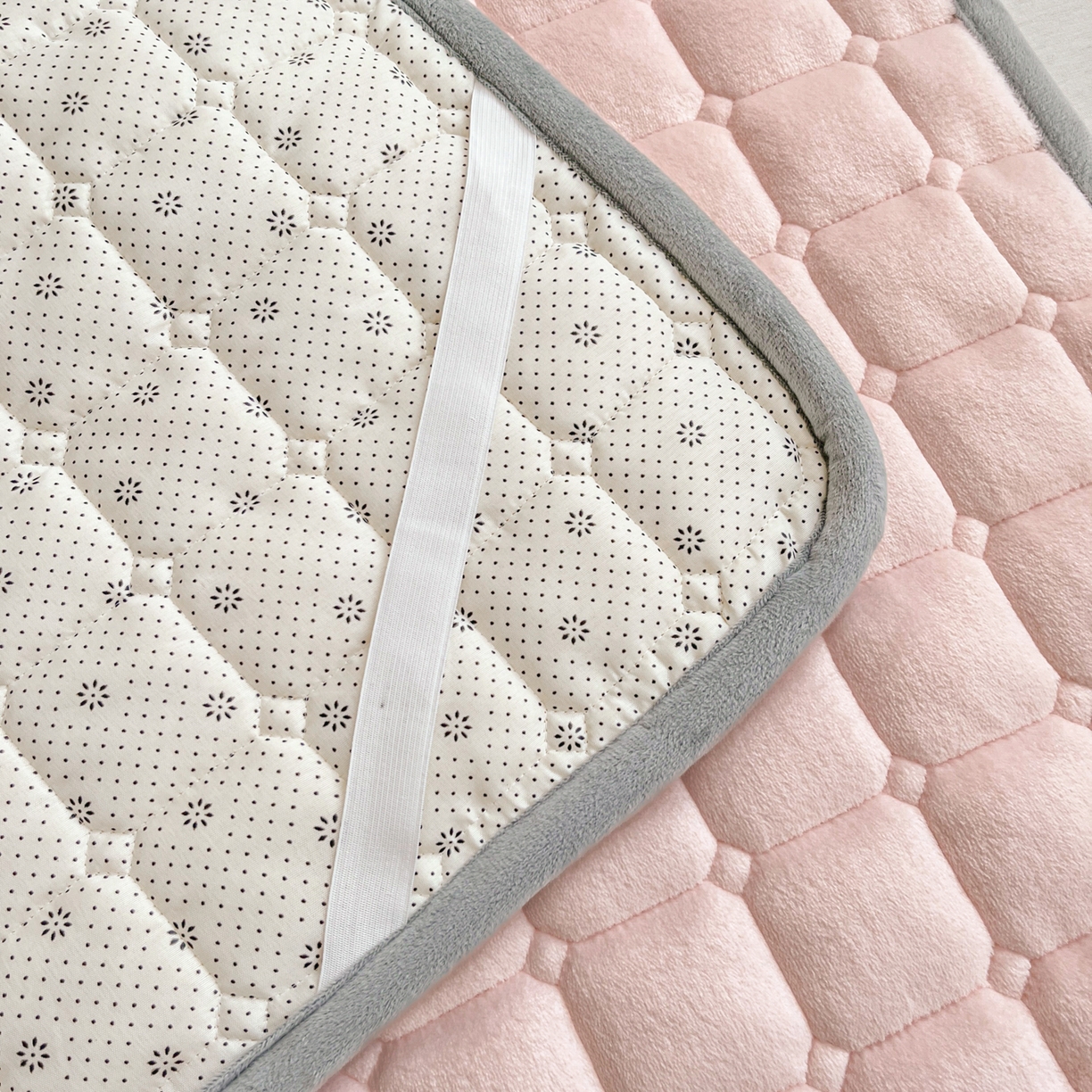 91家纺网 家纺一手货源 找家纺 小叮当家纺仓储工厂店 2025新款牛奶绒夹棉印花床垫床护垫大床图 绒床垫-藕粉