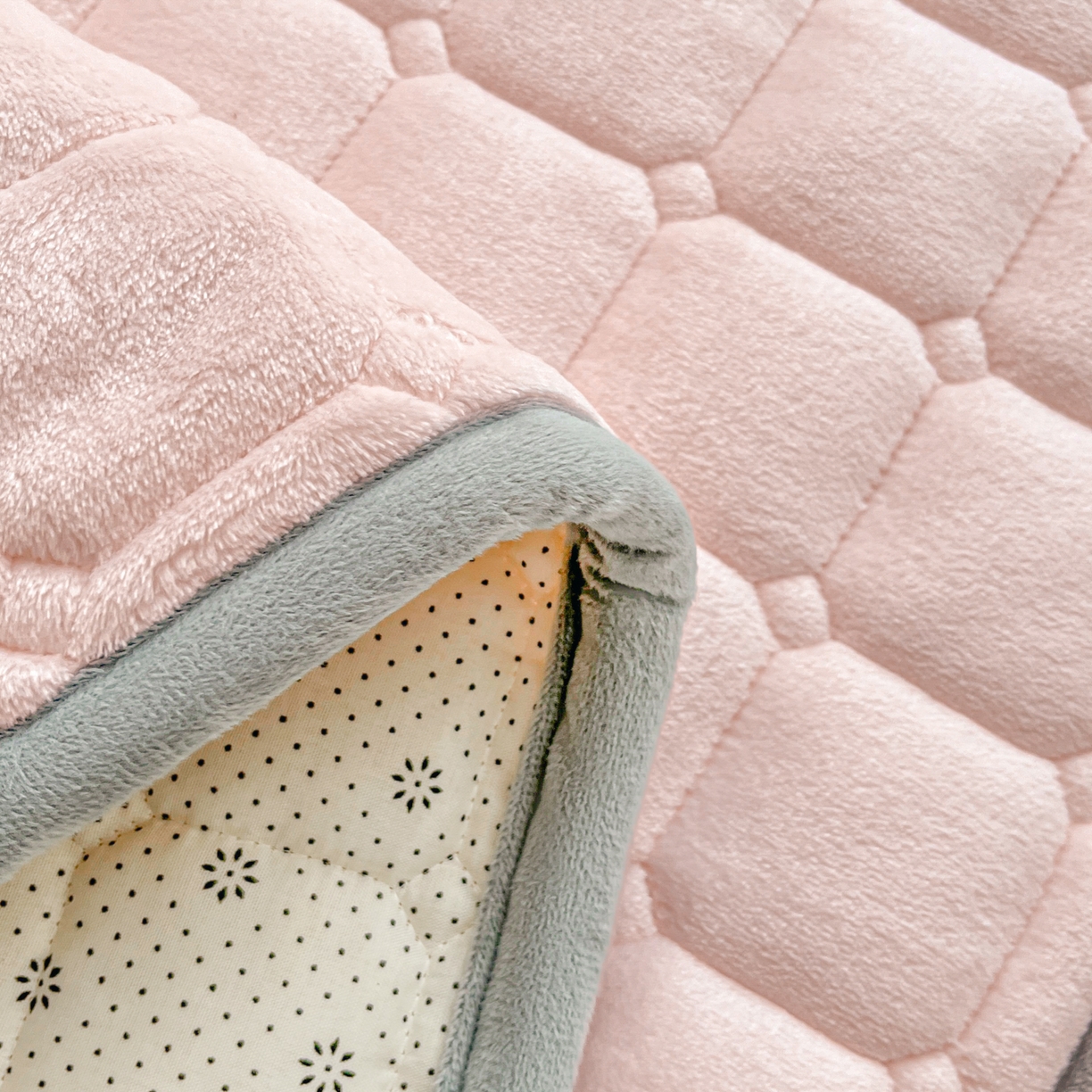 91家纺网 家纺一手货源 找家纺 小叮当家纺仓储工厂店 2025新款牛奶绒夹棉印花床垫床护垫大床图 绒床垫-藕粉